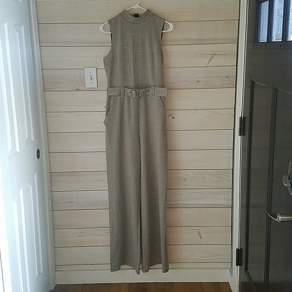 MAKE AN OFFER-Express sleeveless jumpsuit. Size medium
